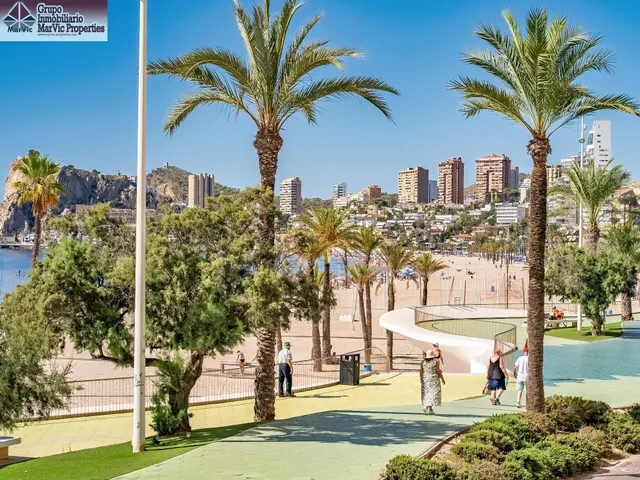 Luminoso piso de 2 dormitorios en playa de poniente, Benidorm — 11