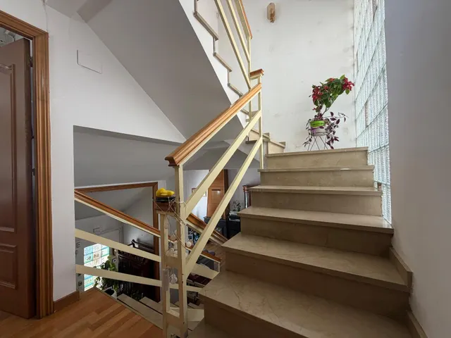 Casa de 5 habitaciones con garaje para 2 coches, terraza y aire acondicionado – lista para entrar a vivir — 23