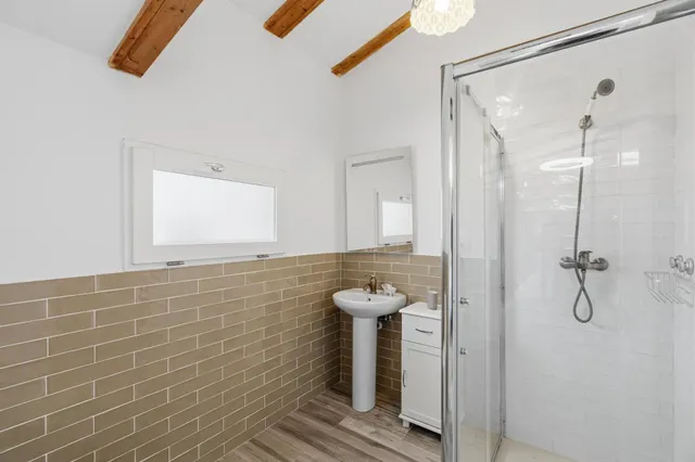Finca rústica con vivienda reformada, piscina y cultivo ecólógico — 19