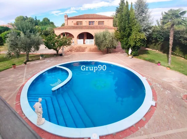 ESPECTACULAR CASA CON PISCINA, BARBACOA EN PARCELA DE MÁS DE