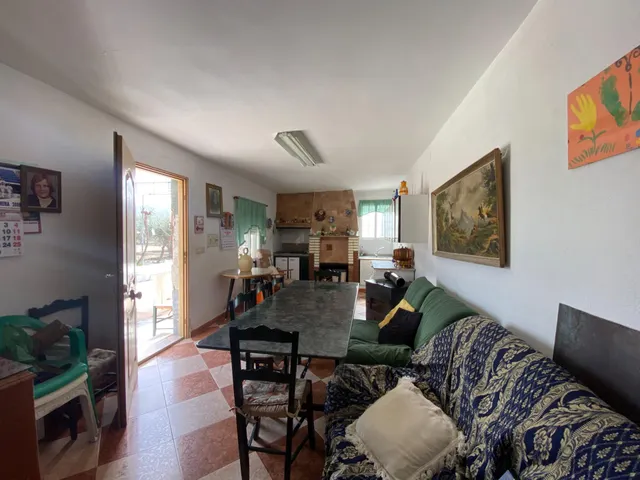Se vende cortijo a distancia de a pie al pueblo — 11