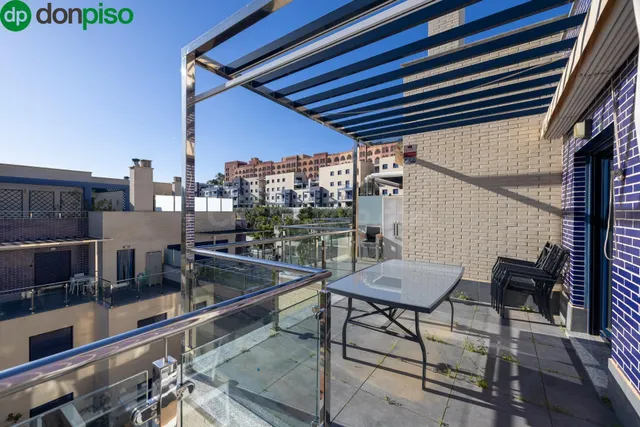 Piso 3 dormitorios y seminuevo en Urbanización Residencial P - foto 4