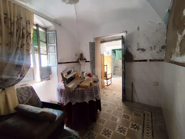 La casa que otros ya están mirando: dos plantas, dos calles, - foto 3