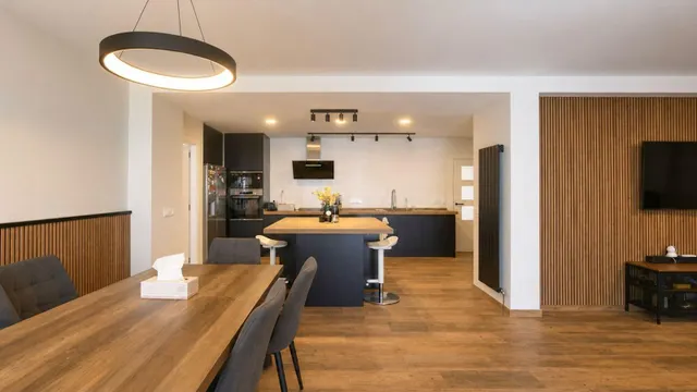 Casa reformada de 5 dormitorios con piscina privada, gran terraza y placas solares en Los Balcones — 4