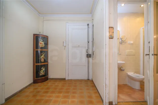 Espectacular vivienda esquinera con siete balcones frente al Mercat del Born — 34
