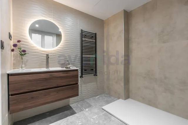 Elegante vivienda reformada de 3 dormitorios en Calle Bailén — 26