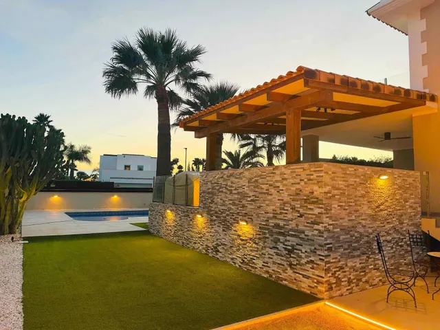 Villa 4 habitaciones 350m² en venta - Pueblo — 46