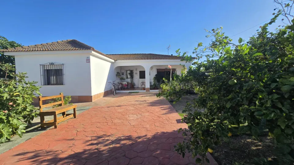 DOS CHALETS URBANOS EN UNA PARCELA SEGREGADA DE 1.500 M2
