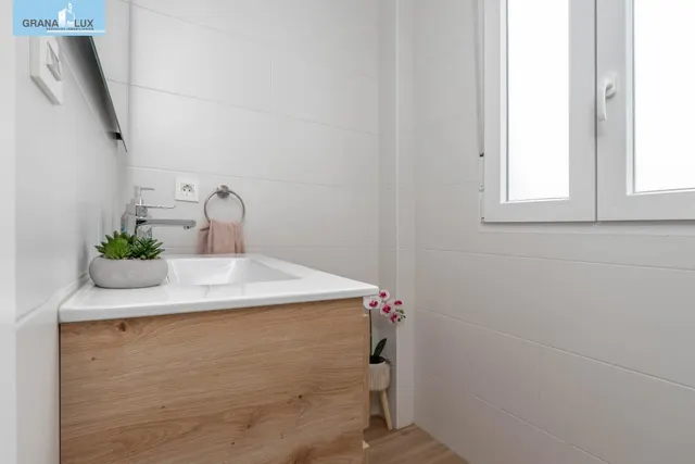 Encantadora Casa Reformada en Ogijares con Vistas y Espacios para Disfrutar — 15