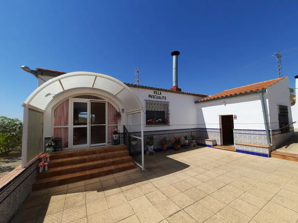 EXCELENTE CHALET EN MONTEALEGRE DEL CASTILLO