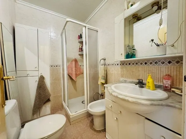 Apartamento con plaza de aparcamiento y trastero incluido 300 metros de la Playa de La Mata — 6
