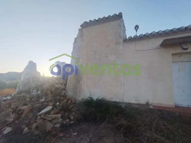 Casa de piedra con 61 hectáreas de terreno — 39