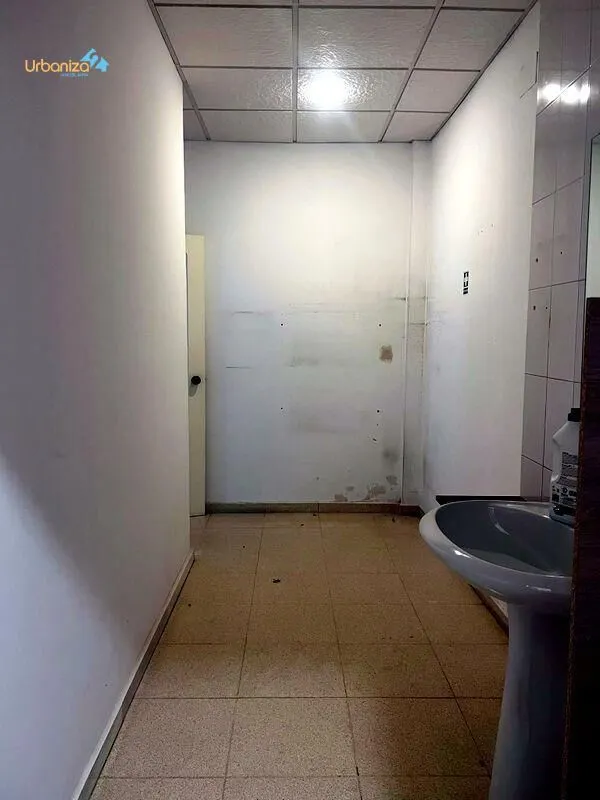LOCAL ACONDICIONADO EN BARRIADA DE LLERA CON MUCHAS POSIBILIDADES — 16