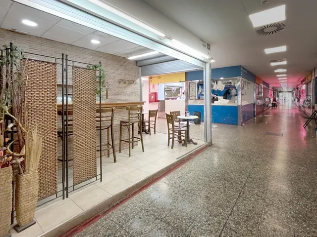 SE VENDE BAR EQUIPADO EN PERFECTO ESTADO EN EL CENTRO COMERC - foto 4
