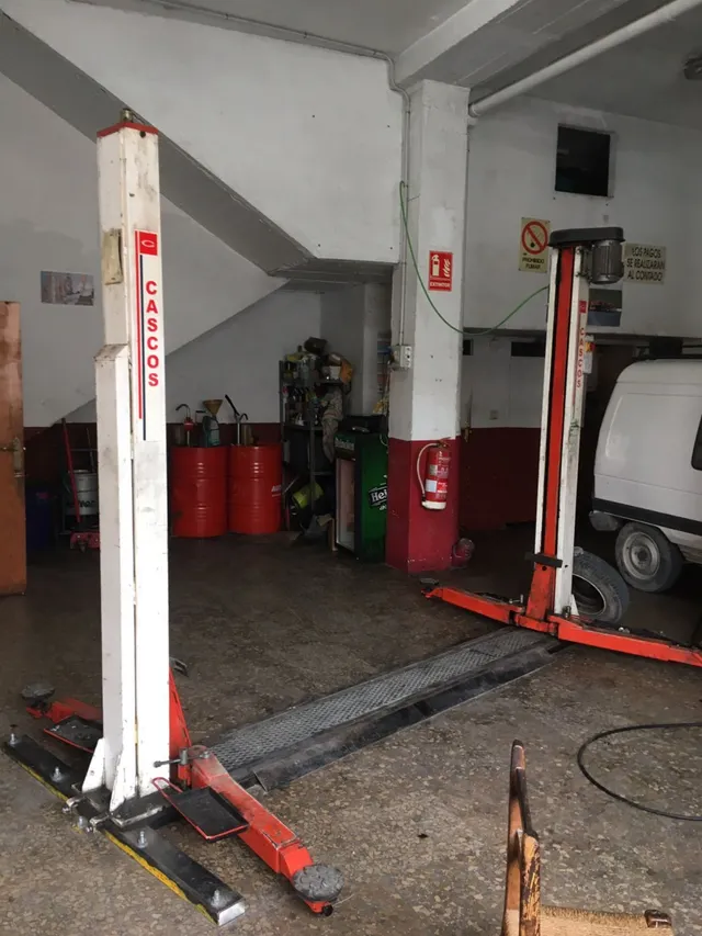 Taller automocion con mas de 20 anos. se vende con licencia o sin licencia. — 16
