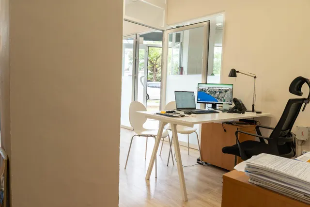 Excelente Local Comercial en la Mejor Zona de Tomares — 13