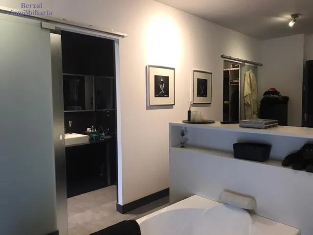Vivienda SINGULAR en el centro de Logroño.Planta baja, más dos. Terraza de sesenta metros y jardin con pozo. — 30
