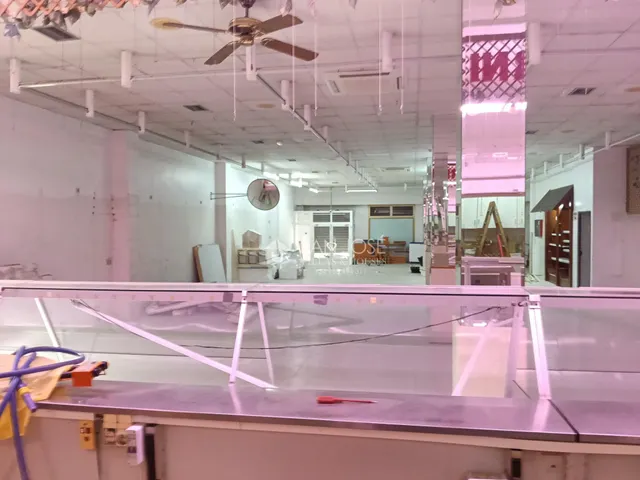 Se vende local comercial con sotano preparado para supermercado en buena zona de Aspe — 22