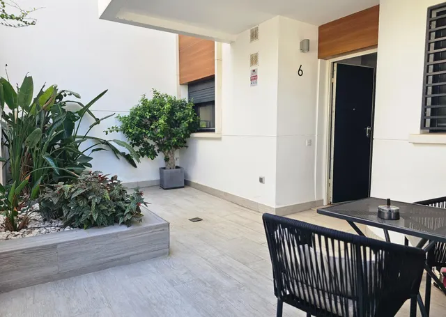 Vivienda unifamiliar pareada en urbanización de 18 vecinos, de 2019, con 230 m2 construidos, 200 m2 de jardín y piscina comunitaria, ubicada en la mejor zona de Córdoba — 50