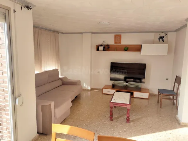 Amplio piso de 4 habitaciones en el centro de Nules - foto 2