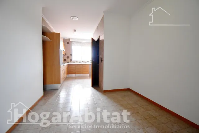 ¡OPORTUNIDAD PARA INVERSORES! GRAN EDIFICIO CON DOS VIVIENDAS INDEPENDIENTES, DOS TERRAZAS Y PARCELA — 16