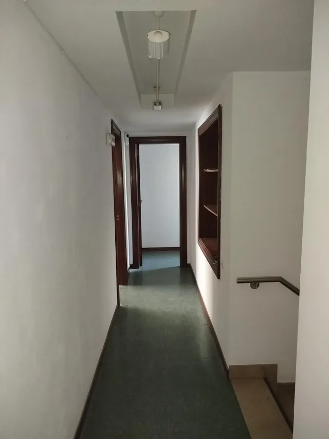 Se alquila local ideal para consulta u oficinas  entre el Hospital Puerta Del Mar y Paseo Maritimo. — 19