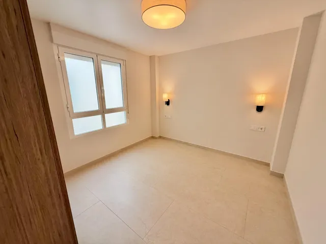 Piso reformado de 3 dormitorios y 2 baños a 200 metros del mar en el centro de Torrevieja — 27