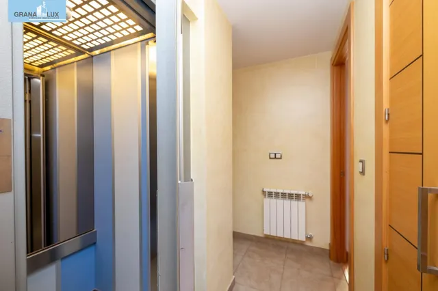 Casa exclusiva junto a Acera del Darro. Pleno centro de Granada. Seminueva y con ascensor propio — 22