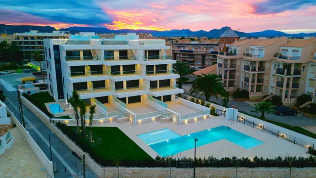 Apartamento en planta baja de obra nueva en exclusiva urbanización en primera línea de playa — 24