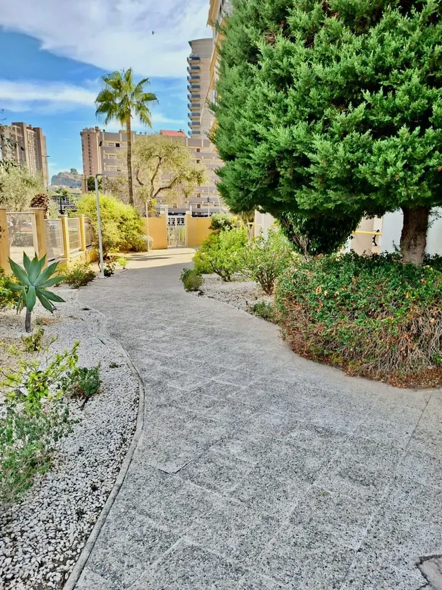 Apartamento reformado con vistas al mar, terraza y parking incluido en poniente, Benidorm — 28
