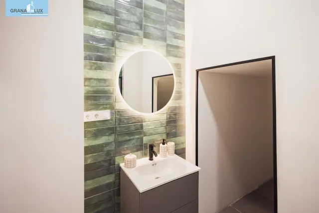 Tu refugio de diseño en el corazón de Granada: Estilo, practicidad y comodidad a pie de calle. — 10