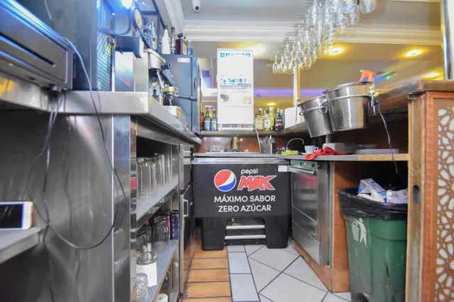 TRASPASO de Local comercial en Pedro Antonio de Alarcón: Oasis de confort y comodidad en pleno centro de Granada — 11