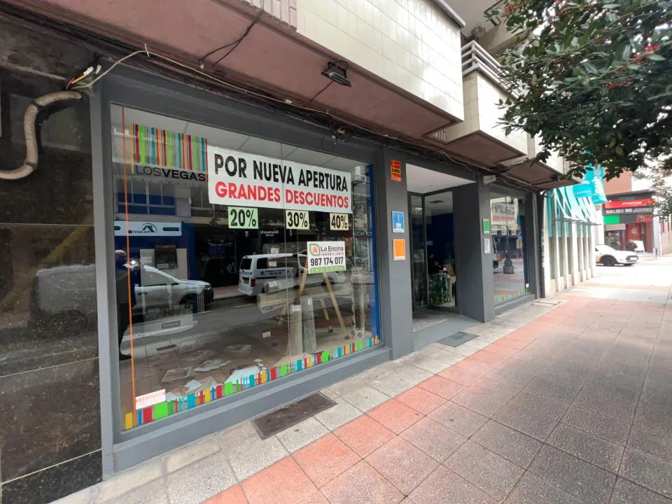 Local comercial en el centro de Ponferrada con múltiples opciones