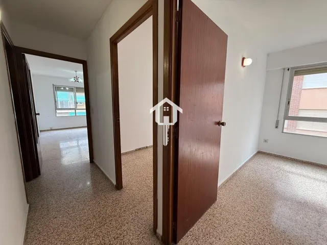 PISO EN VENTA EN ALICANTE. ZONA DE BABEL. 74m2, 4 habitaciones, 1 BAÑO Y 1 ASEÑO, TERCERA PLANTA CON ASCENSOR. — 7