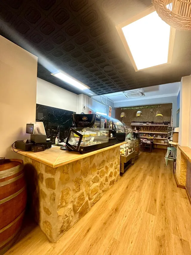 Traspaso de bar-cafetería con terraza en céntrica zona peatonal — 10