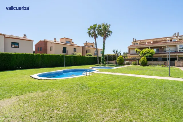 CASA ESQUINERA EN RESIDENCIAL AIGÜESVERDS DE REUS — 12