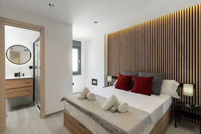 Exclusivo Piso Totalmente Reformado con Terraza en el Centro de Estepona — 14