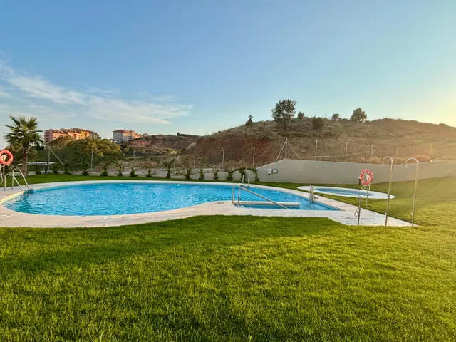 Moderno Apartamento en Fuengirola con Vistas y Amplias Zonas Comunes por €310,000 — 8