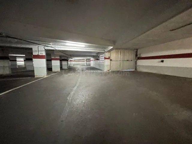LEVANTE PLAZA DE APARCAMIENTO SUBTERRANEO — 4
