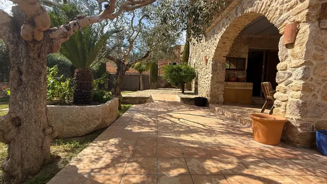 EXCLUSIVA CASA RÚSTICA CON JARDÍN, PISCINA Y VISTAS ABIERTAS — 8