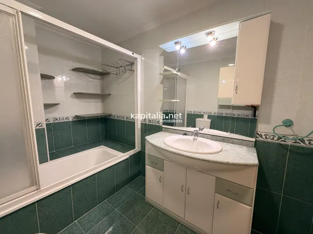 Piso con vistas en urbanización con piscina — 21