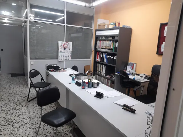 Gran local comercial de 346m2 construidos en el Escorxador - Mataró — 6