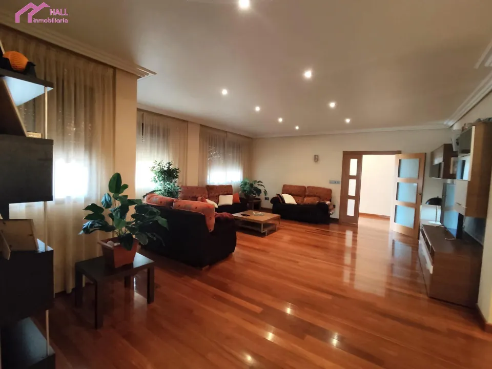 LUJOSO CHALET INDEPENDIENTE EN VENTA EN EL RAAL