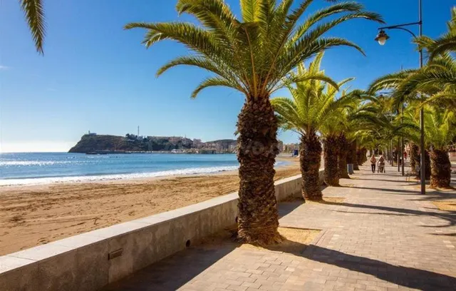 Piso de 2 dormitorios con ascensor a 200 m de la playa – Pue
