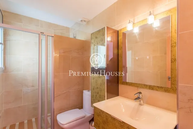 Casa en venta con impresionantes vistas al mar, piscina desbordante y ascensor — 14