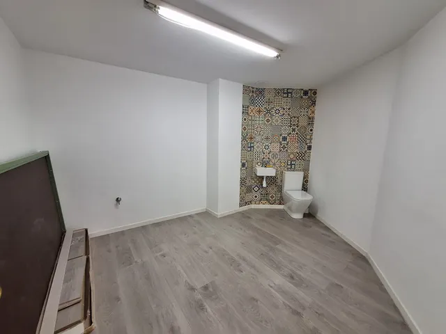 Amplia Oficina Semireformada en Altabix, Elche por €240.000 - foto 2