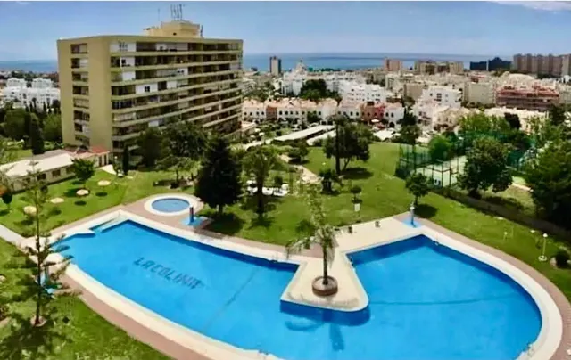 Piso luminoso con increíbles vistas al mar, garaje y piscina en  la colina - Torremolinos — 8