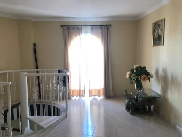 Edificio con piso dúplex y local en planta baja en el centro de Alhaurin de la Torre. — 27