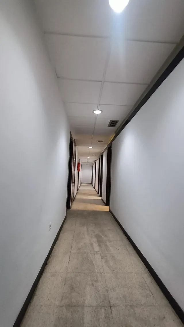 Amplio Local Comercial en Elche - Ideal para Centro Estético o Deportivo — 9