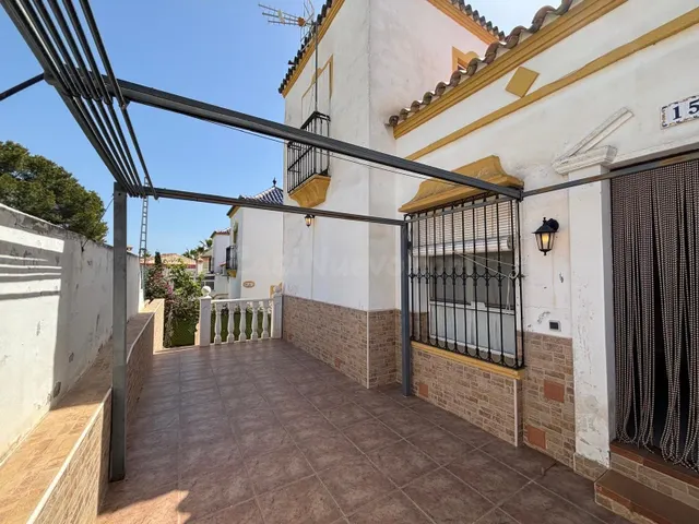Adosado de 4 dormitorios, 2 baños en Los Altos (Orihuela Costa) con 2 Piscinas, Solárium y Gran Sótano — 3
